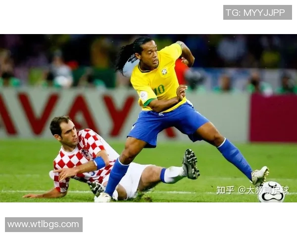 足球巨星背后的故事与综艺节目中的别样风采探秘