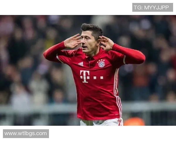 足球巨星的成长轨迹与巅峰时刻揭秘：从少年梦想到世界足坛传奇